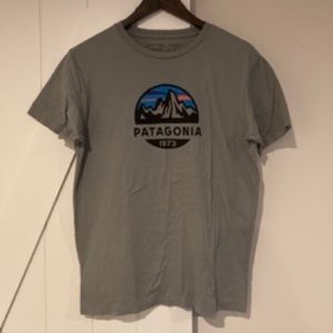 NWOT Men’s Patagonia Logo Short Sleeve Tee